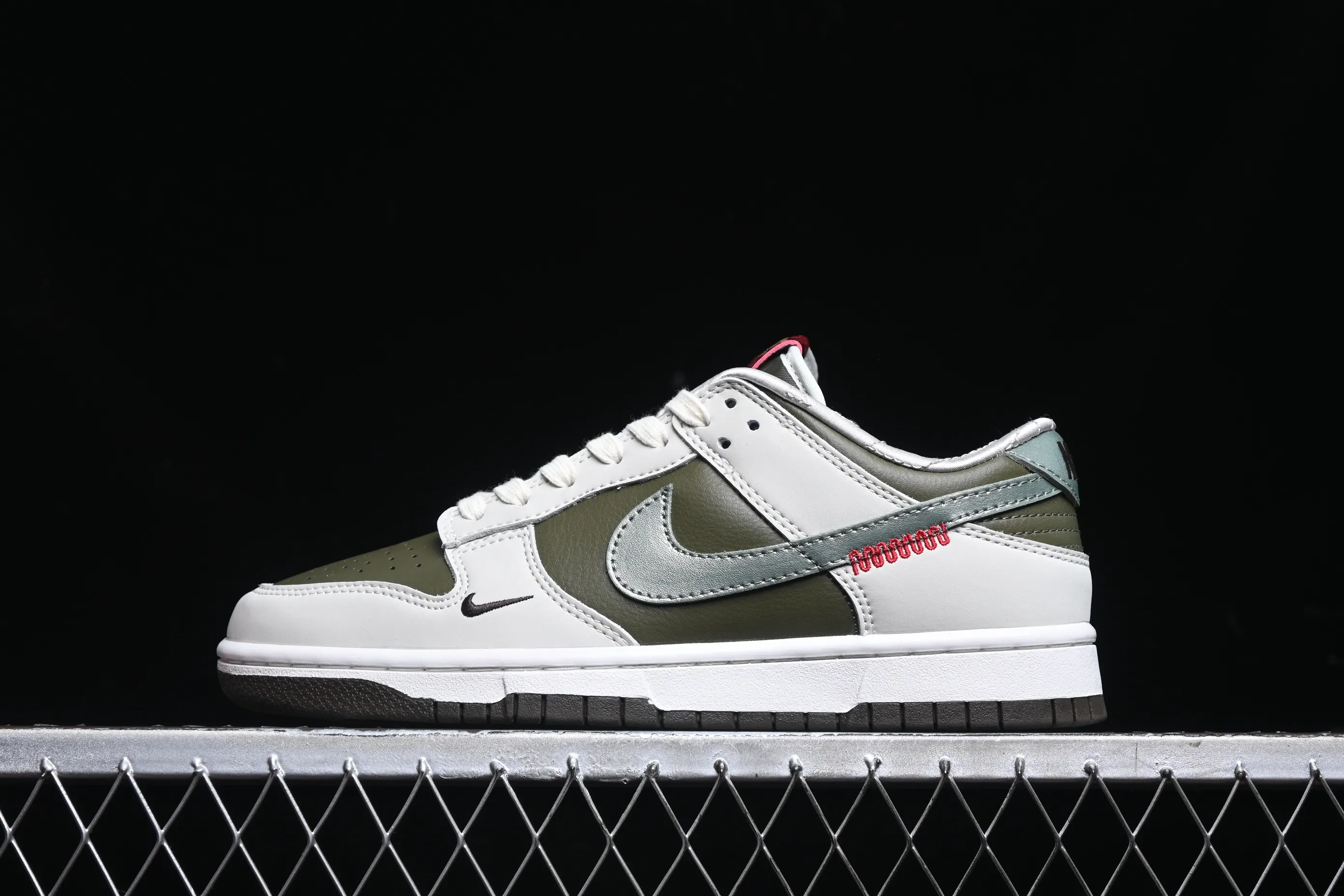 All Categories Nk SB Dunk Series Nk SB Dunk Low Low-top sneakers Nk Dunk Low "Year of the Snake" Year of the Snake Spring Festival limited low-top casual sneakers HV5980-231